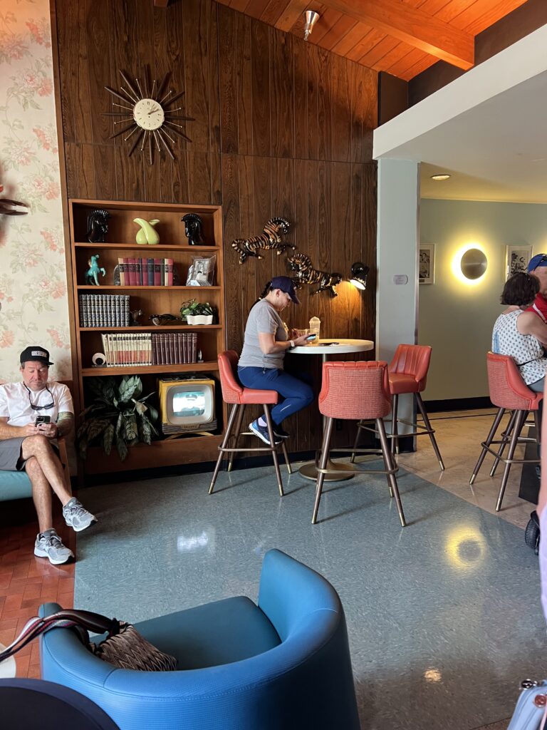 Tune-In Lounge Disney’s Hollywood Studios Seating